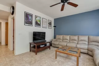 Photo #5: 6124037 Listing