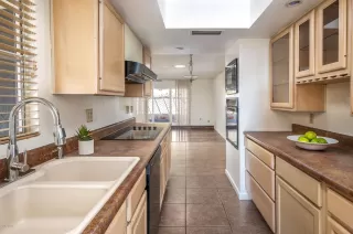 Photo #6: 6125457 Listing