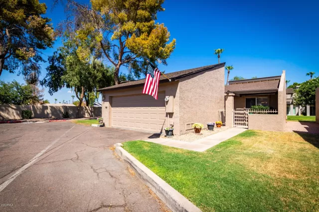 MLS: 6125911 Condo For Sale