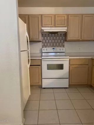 Photo #5: 6126117 Listing