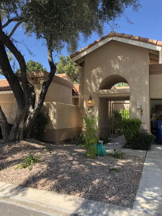 MLS: 6128013 Condo For Sale