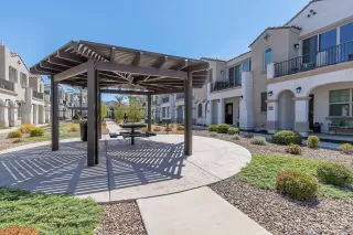 Photo #5: 6128556 Listing