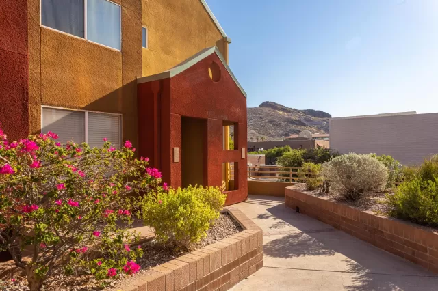 MLS: 6128622 Condo For Sale