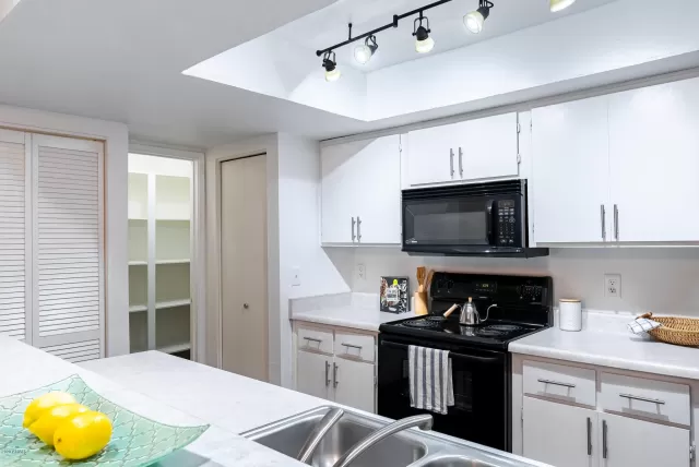 MLS: 6128625 Condo For Sale