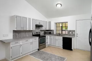 Photo #5: 6129883 Listing