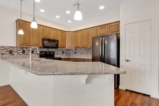 Photo #1: 6130124 Listing 