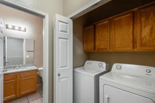 Photo #5: 6130157 Listing
