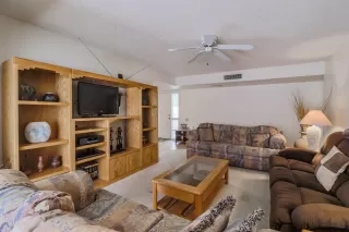 Photo #5: 6131416 Listing