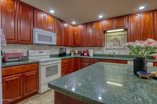 Photo #6: 6131657 Listing