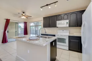 Photo #5: 6132105 Listing