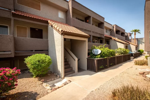 MLS: 6133104 Condo For Sale