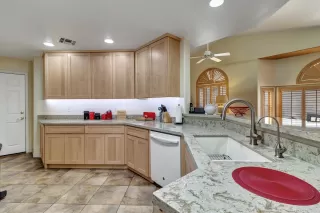 Photo #6: 6133387 Listing