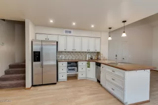 Photo #6: 6133772 Listing