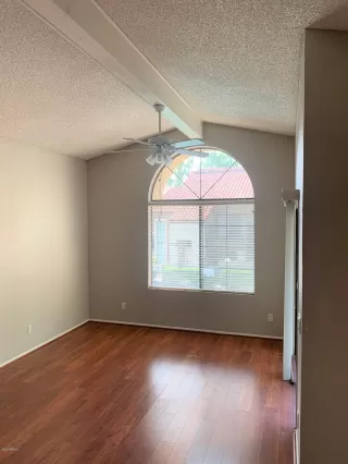 Photo #4: 6134625 Listing