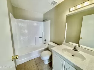 Photo #4: 6136399 Listing