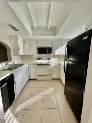 Photo #5: 6136399 Listing