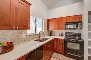 Photo #5: 6136613 Listing