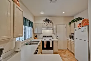 Photo #2: 6136886 Listing 