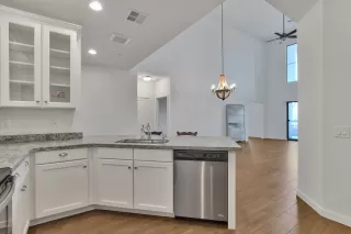 Photo #4: 6136902 Listing