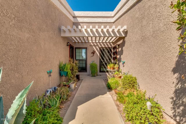 MLS: 6137400 Condo For Sale