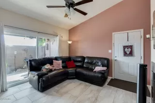 Photo #6: 6137400 Listing