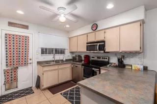 Photo #5: 6137508 Listing