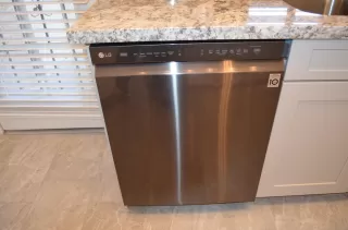 Photo #5: 6138269 Listing