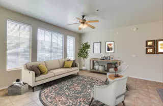 Photo #3: 6138585 Listing