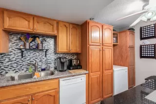 Photo #3: 6140915 Listing