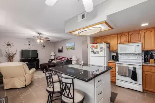 Photo #5: 6140915 Listing