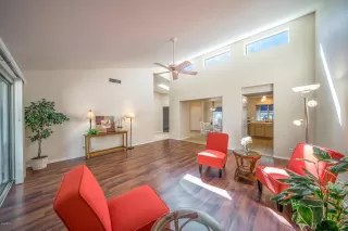 Photo #4: 6141206 Listing