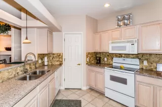 Photo #5: 6141229 Listing