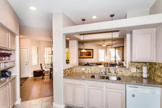 Photo #6: 6141229 Listing