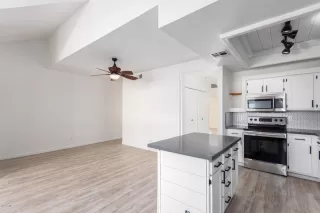 Photo #6: 6141488 Listing