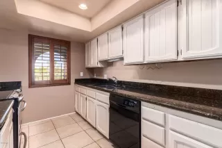 Photo #5: 6141860 Listing