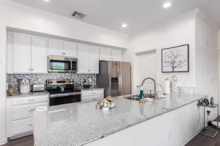 Photo #1: 6141938 Listing