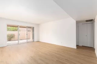 Photo #5: 6143943 Listing