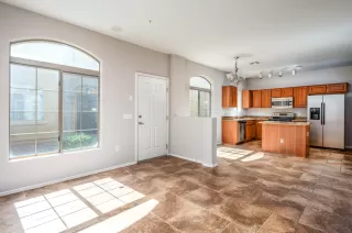 Photo #3: 6144100 Listing