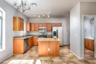 Photo #5: 6144100 Listing