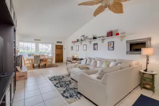 Photo #6: 6145928 Listing