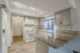 Photo #5: 6146702 Listing