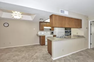 Photo #5: 6150008 Listing