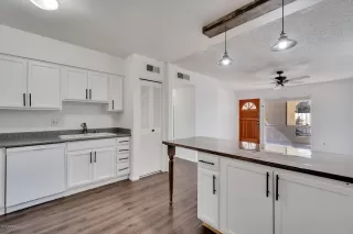 Photo #6: 6150881 Listing