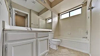 Photo #6: 6152900 Listing