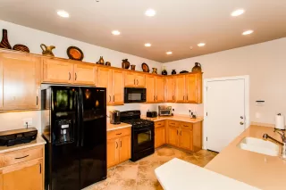 Photo #6: 6153680 Listing