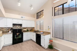 Photo #5: 6156395 Listing