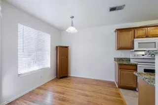 Photo #4: 6156970 Listing