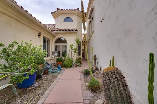 MLS: 6157552 Condo For Sale