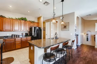 Photo #6: 6159459 Listing