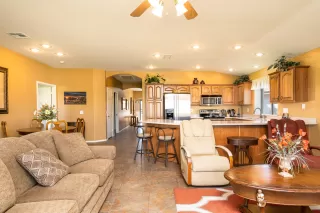 Photo #4: 6159606 Listing